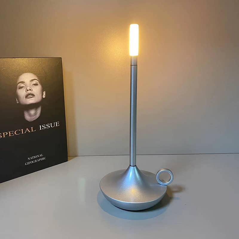 Dekorative Tischlampe – wiederaufladbare Kerzenleuchte mit weichen Kurven