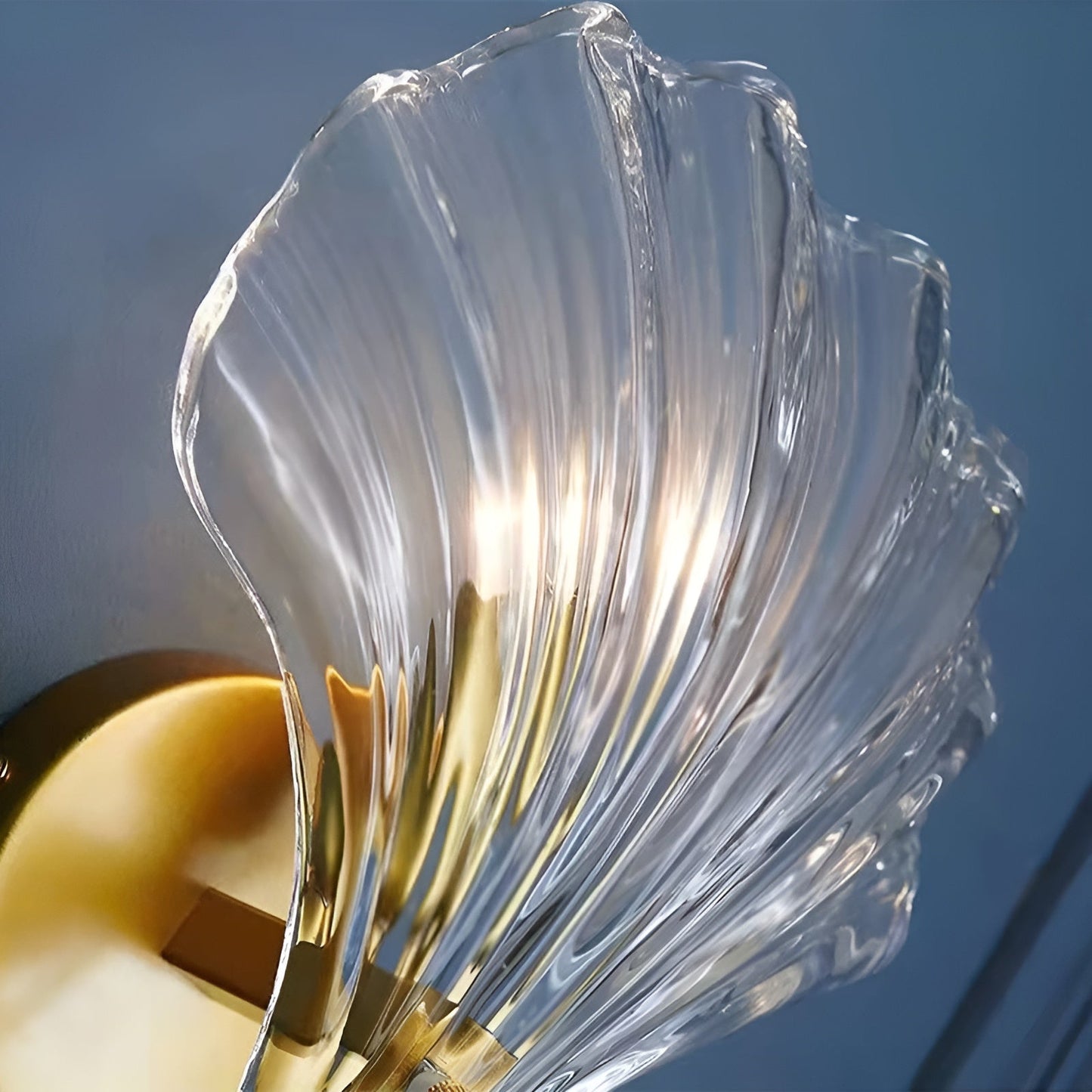 ChicShell - Minimalistische Glasschalen-Wandleuchte mit Druckknopfschalter