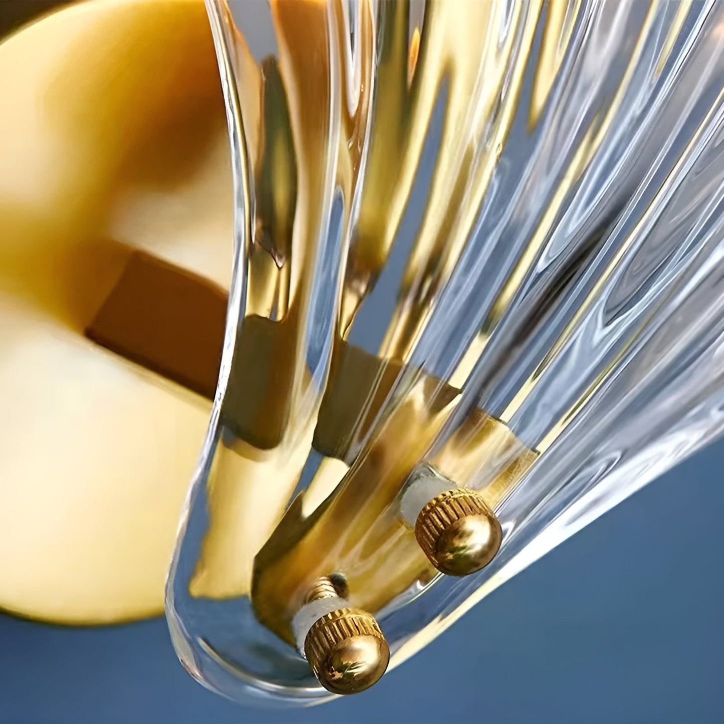 ChicShell - Minimalistische Glasschalen-Wandleuchte mit Druckknopfschalter