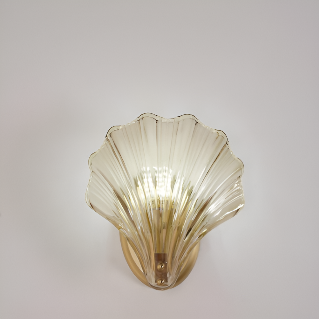 ChicShell - Minimalistische Glasschalen-Wandleuchte mit Druckknopfschalter