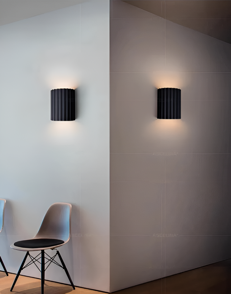 Gestreifte LED-Wandleuchte aus Kunstharz für moderne nordische Stimmung