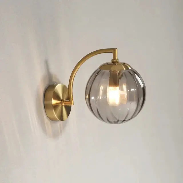 Moderne Wandleuchte aus gehärtetem Glas