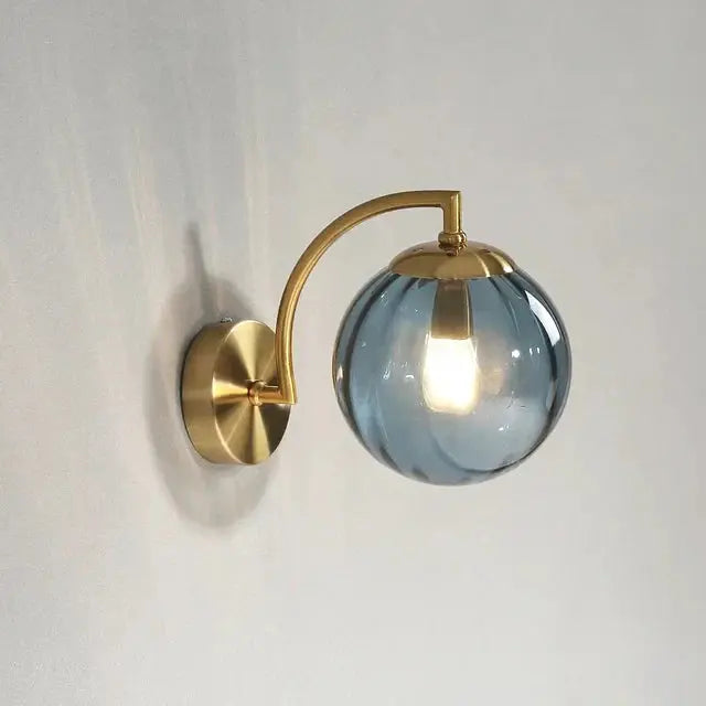Moderne Wandleuchte aus gehärtetem Glas