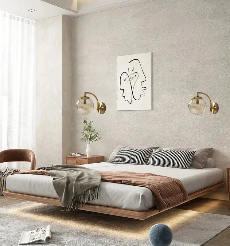 Moderne Wandleuchte aus gehärtetem Glas