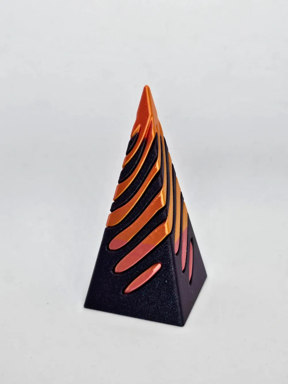 Magische Pyramiden-Skulptur - Erleben Sie das Unmögliche! 1+1 GRATIS