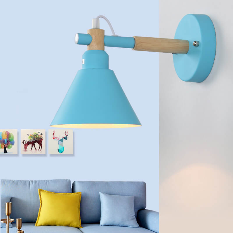 Nordic Macaron Eisen Trompetenförmige Holz 1-Licht Wandlampe
