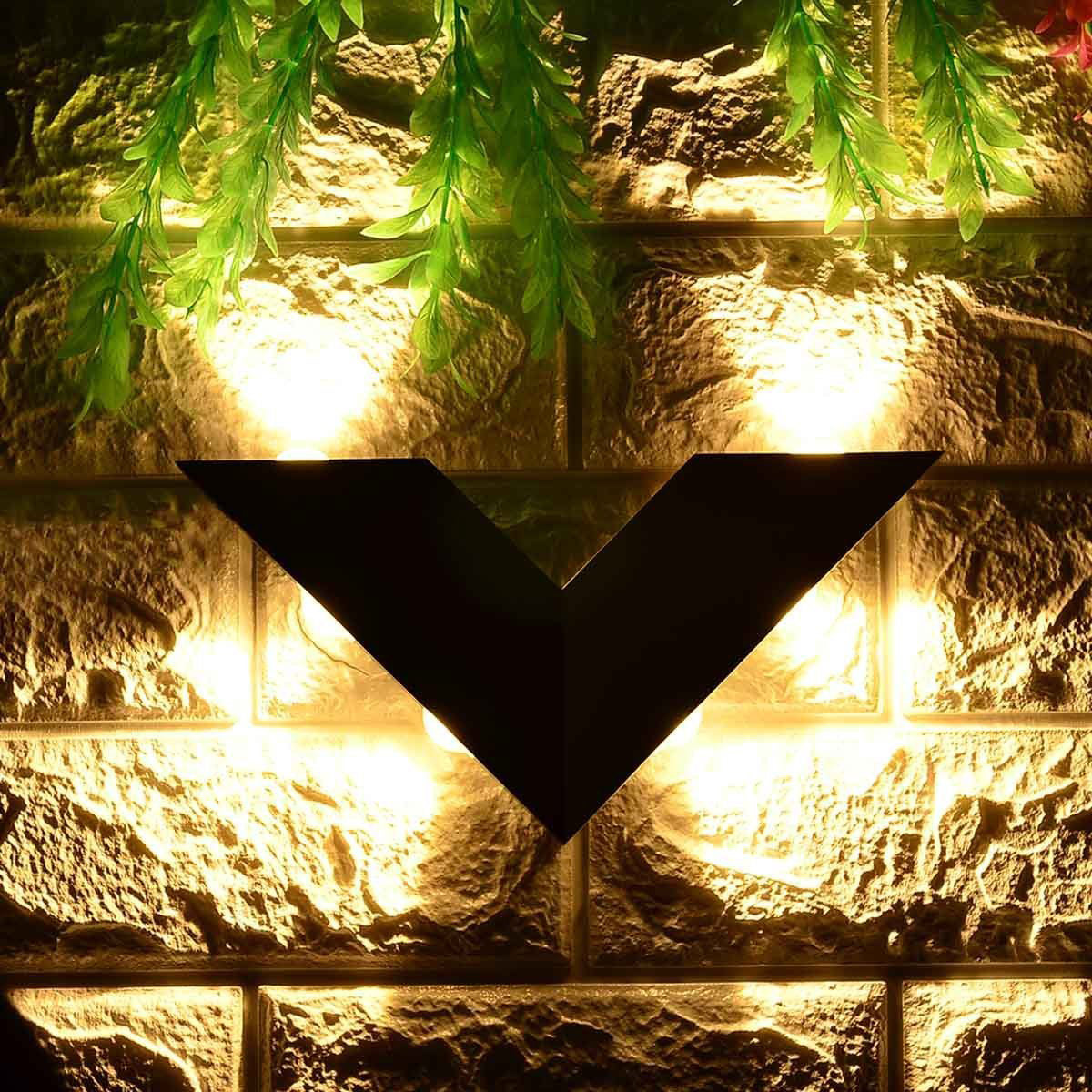 Moderner minimalistischer V-förmiger Dreiecks-Aluminium-Glas-LED-Wandlampe für den Garten