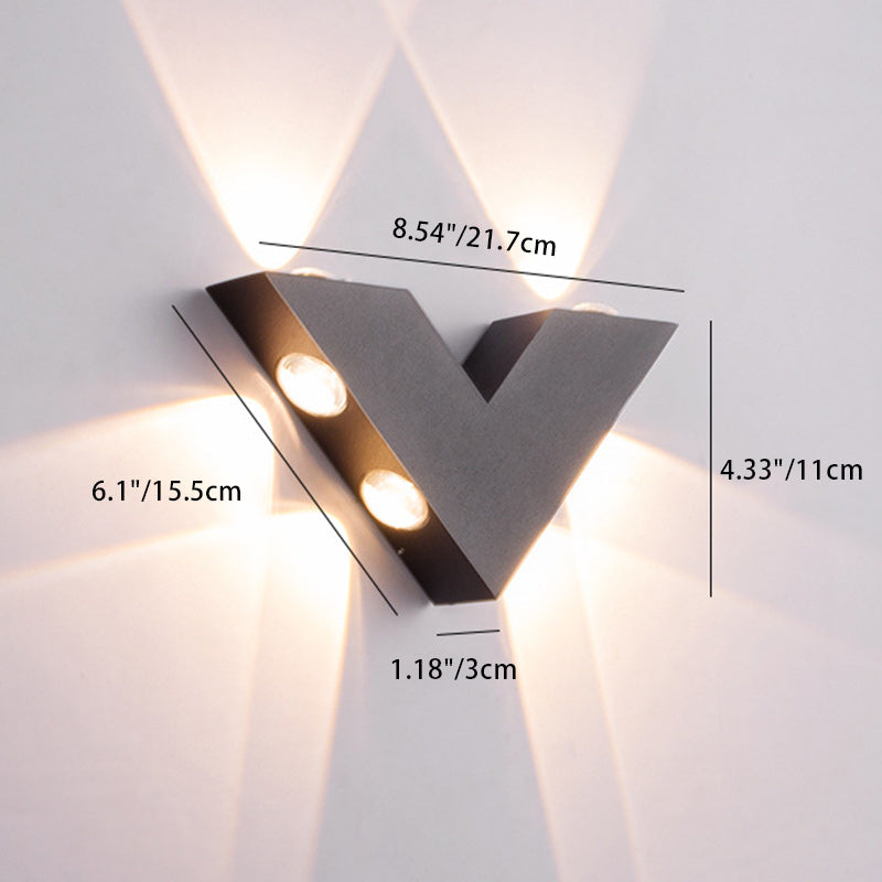 Moderner minimalistischer V-förmiger Dreiecks-Aluminium-Glas-LED-Wandlampe für den Garten