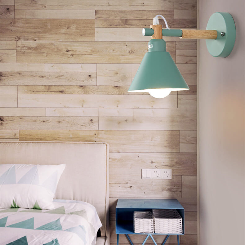 Nordic Macaron Eisen Trompetenförmige Holz 1-Licht Wandlampe