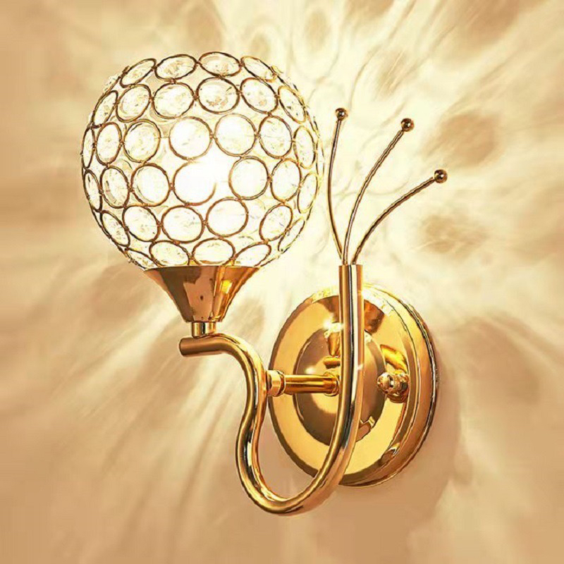 Zeitgenössische kreative Kristallkugel 1-Licht Wandleuchtenlampe für das Wohnzimmer
