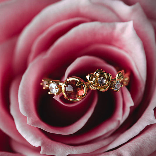 Passions"Venus Rose" - Granat mit Moissanit-Rosenring