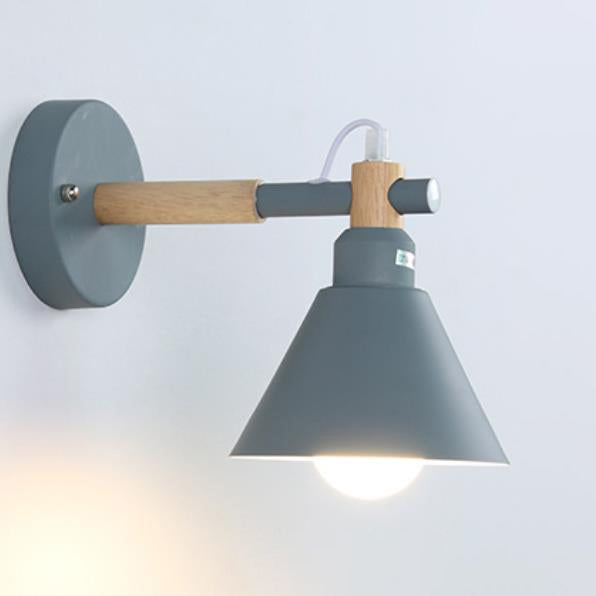 Nordic Macaron Eisen Trompetenförmige Holz 1-Licht Wandlampe