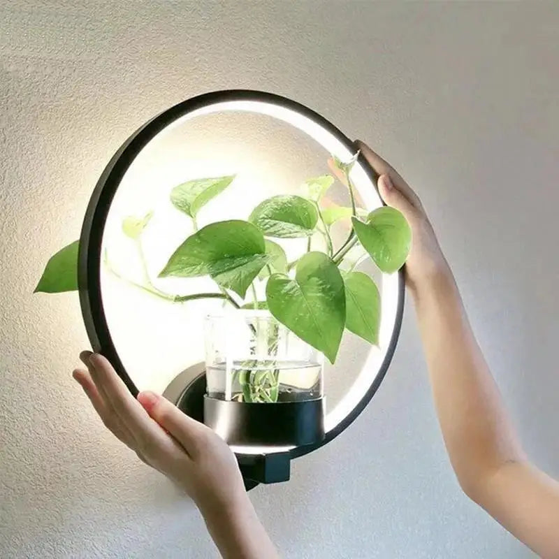 Lumora Pflanzen Wandlampe - Stilvolle Beleuchtung mit natürlicher Begrünung