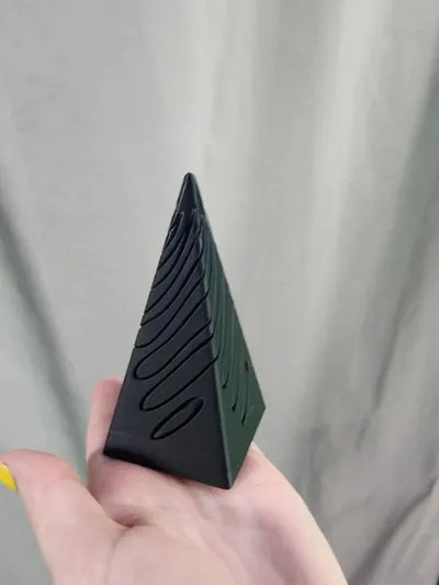 Magische Pyramiden-Skulptur - Erleben Sie das Unmögliche! 1+1 GRATIS
